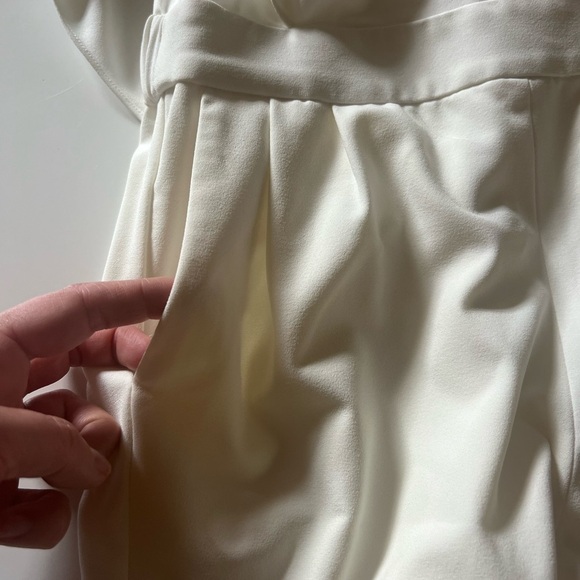 Halston Draped Sleeve Tapered Leg Crepe Jumpsuit White Size 0 - Picture 15 of 16